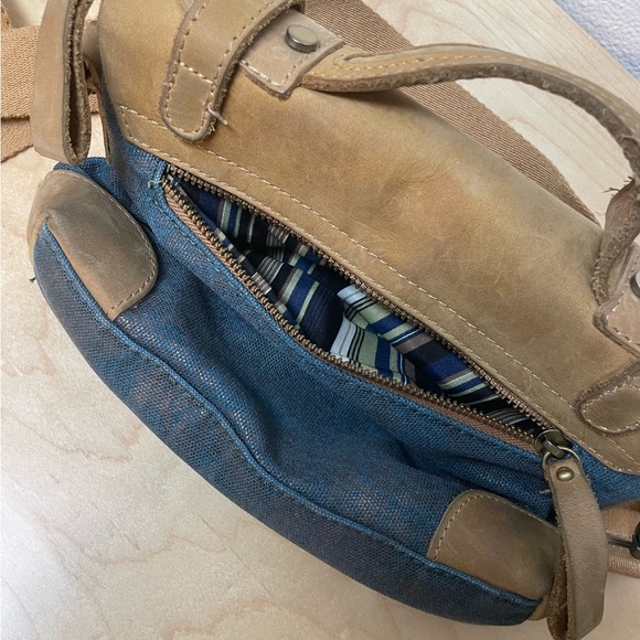 Jesslyn Shoulder Bag - Picture 5 of 11